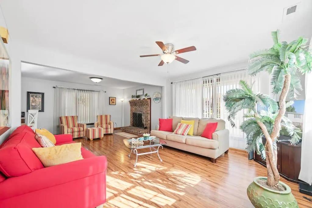 Perfect Private Getaway Minutes To Virginia Beach!