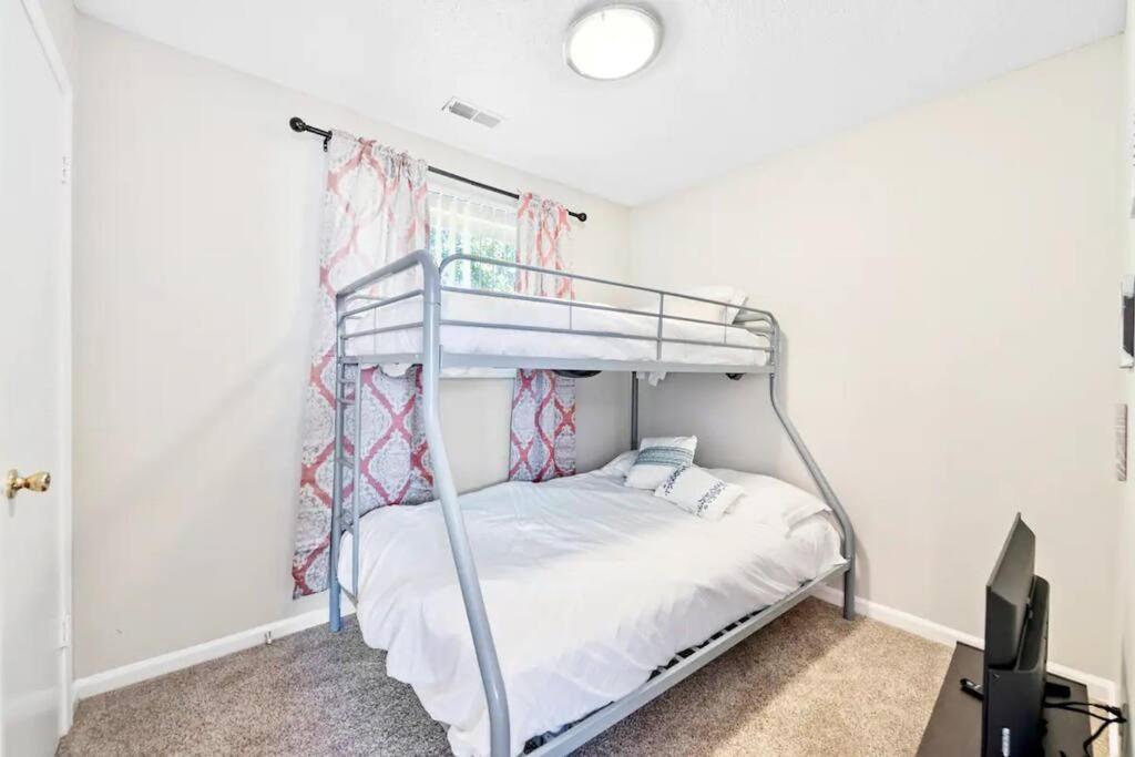 Perfect Private Getaway Minutes To Virginia Beach! Ferienhaus